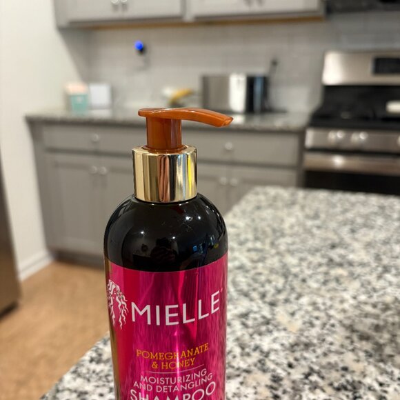 Brand new Mielle Pomegranate and Honey Detangling Shampoo 12 fl. oz. - Picture 3 of 3